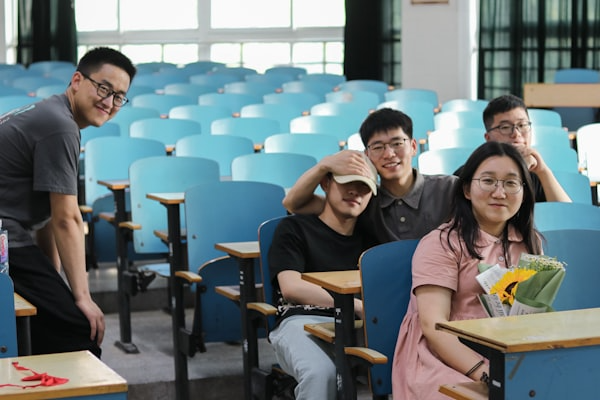Gruppe von Studenten beim Finanzunterricht